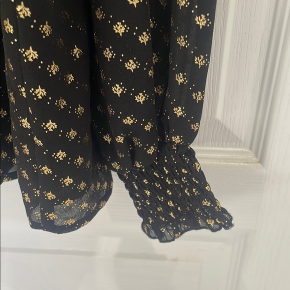 Elegant Black & Gold Print Top - ROSE + OLIVE - Size Large - Picture 6 of 16